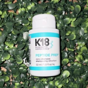 K18 Biomimetic Hairscience Peptide Prep Detox Shampoo - White and Blue